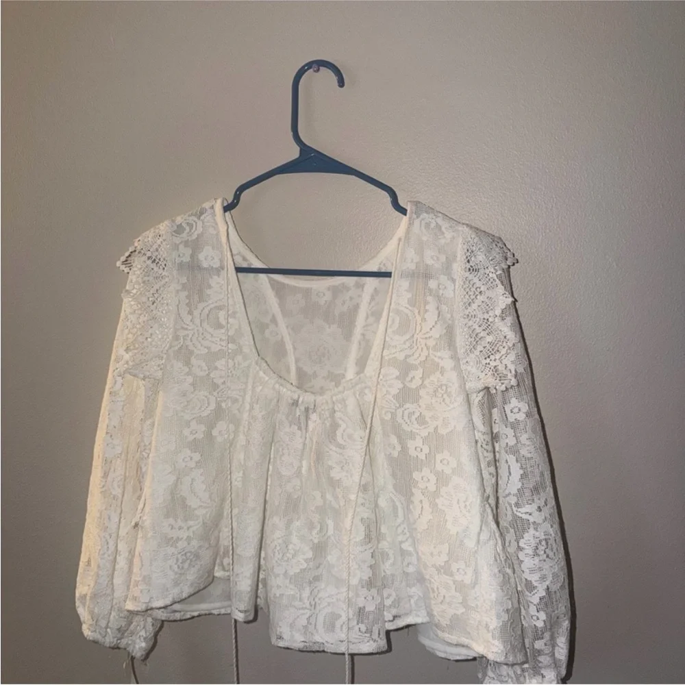 Aqua Ivory Lace V-Neck Peplum Top Size 0 Like New Sheer Sleeve Blouse - Picture 4 of 4
